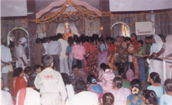 Devotees gathering at the occasion of temple opening in November 1999.