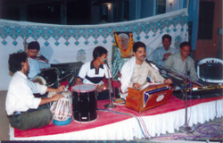 Girishbhai Trustee with Brahmin who performed enshrinement ceremony.